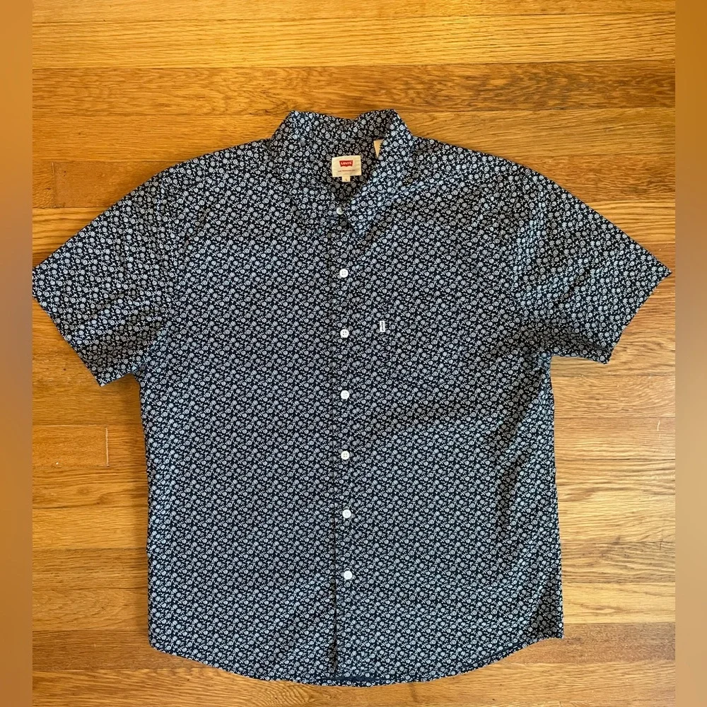Levi’s short sleeve button shirt - Picture 1 of 5